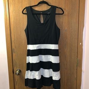 Sleeveless Striped Dress 🖤